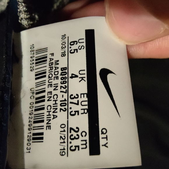 Blk and gray nikes - Picture 2 of 5